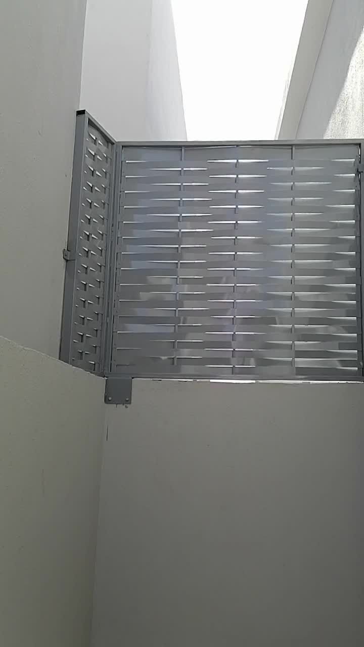 مظلات وسواتر